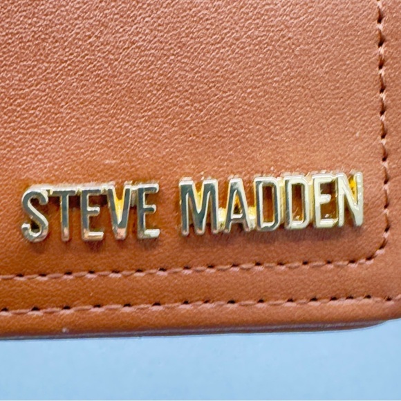 Steve Madden Tan Wallet – Snap Closure, Card Slots, Zip Pocket – Great Shape - Picture 4 of 12